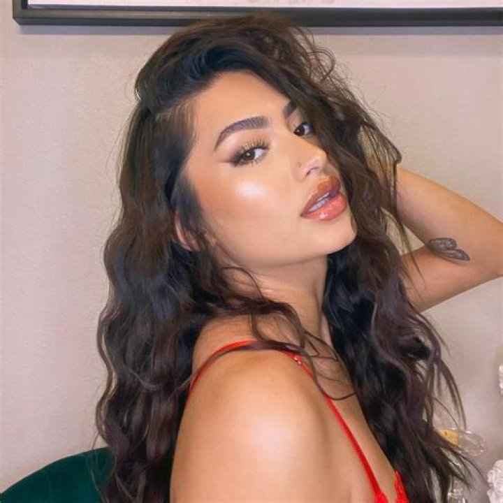 ElloSteph- Age, Height, Boyfriend, Net Worth, Ethnicity