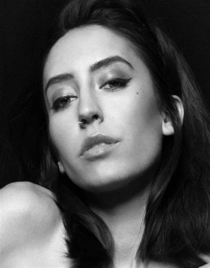 Elohim debuts groundbreaking 'Braindead' EP for Mental Health Month