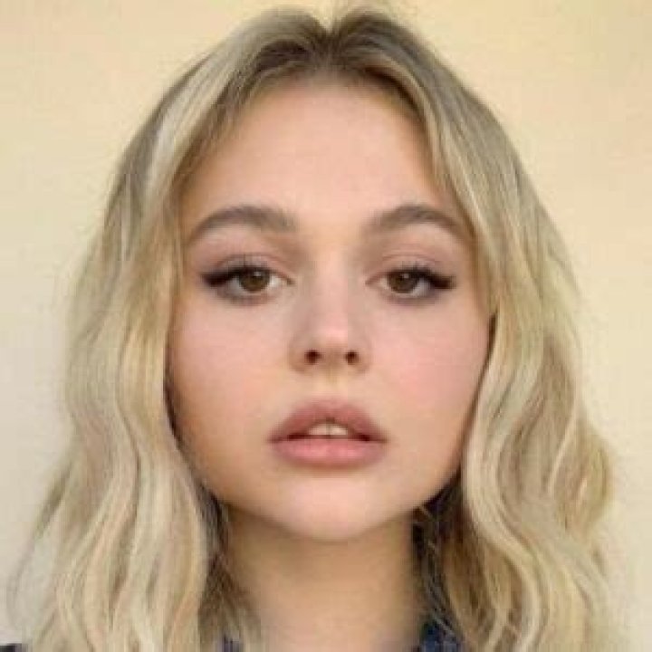 Emily Alyn Lind- Wiki, Age, Height, Net Worth, Boyfriend, Ethnicity