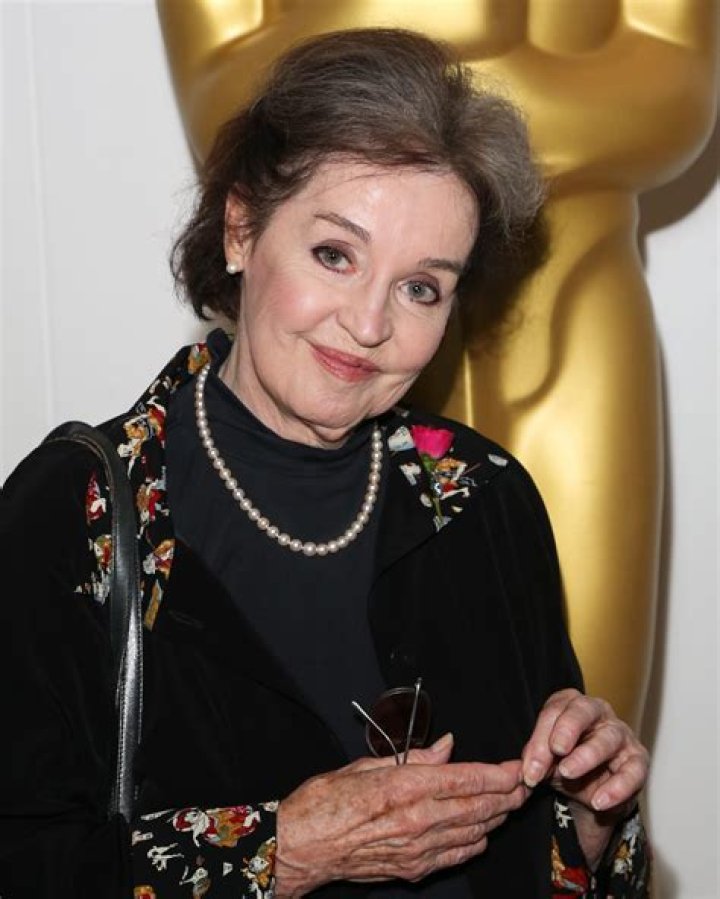 Emily Perkins - Net Worth, Age, Height, Birthday, Bio, Wiki!