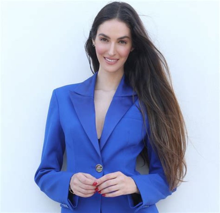 Emina Cunmulaj Net Worth, Age, Height, Bio, Birthday, Wiki!