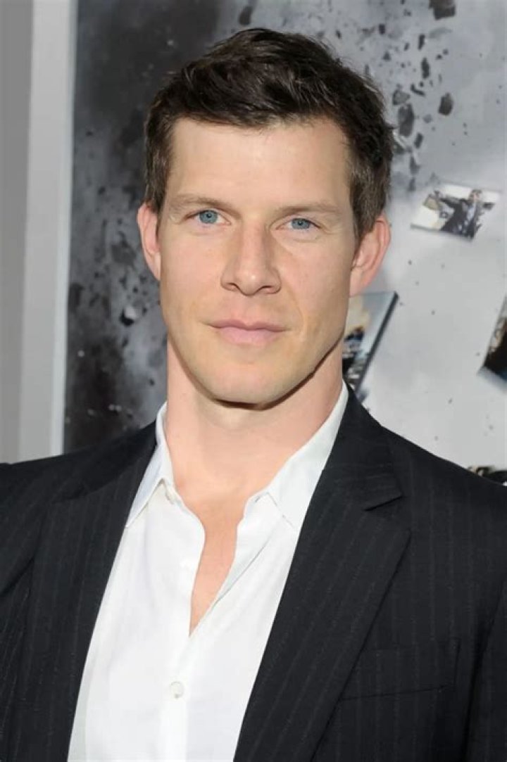 Eric Mabius- Wiki, Age, Height, Net Worth, Wife, Ethnicity