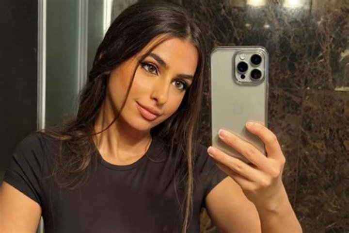 Eva Savagiou- Wiki, Boyfriend, Height, Net Worth, Career