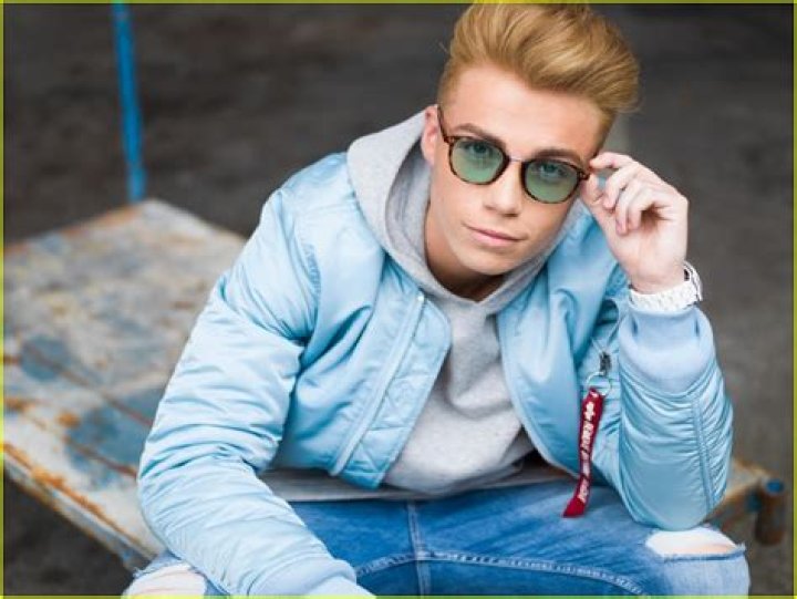 EXCLUSIVE: Desmond John talks new single 'I Mean That'