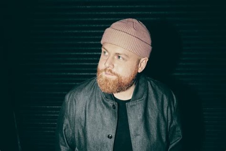 EXCLUSIVE: Tom Walker opens up about new single "Burn"