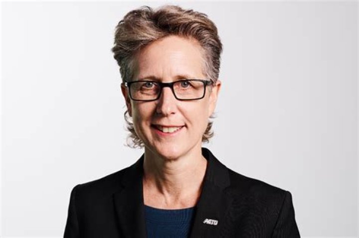 Explore Sally McManus Wiki, Bio, Partner, Salary, Net Worth, and Background.