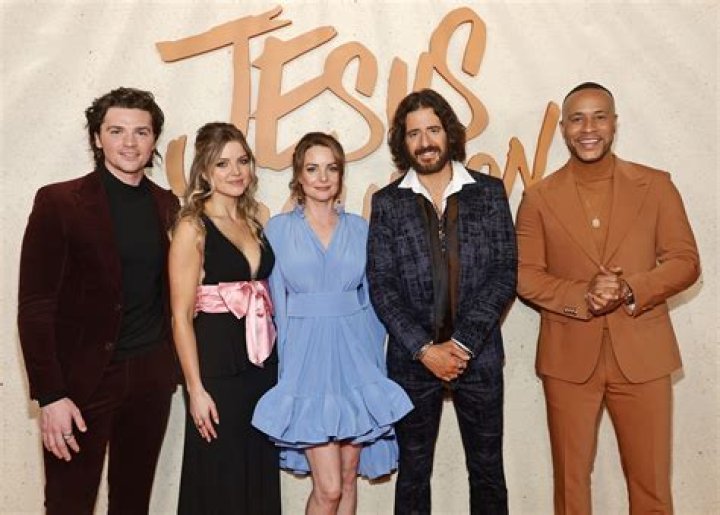 Fame | Anna Grace Barlow net worth and salary income estimation Jan, 2024