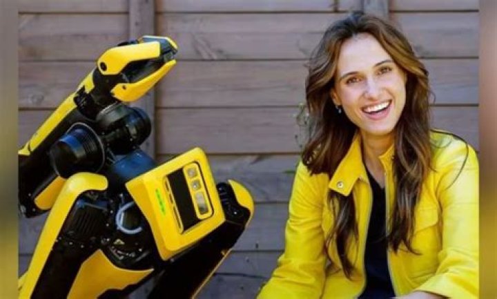 Fame | Cleo Abram net worth and salary income estimation Jan, 2024