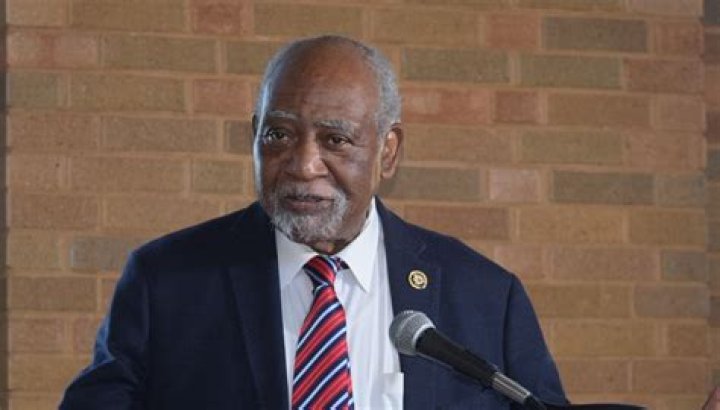 Fame | Danny Davis (Illinois politician) net worth and salary income estimation Jan, 2024