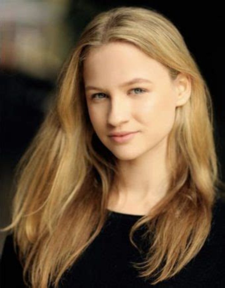 Fame | Issy Knopfler net worth and salary income estimation Apr, 2024