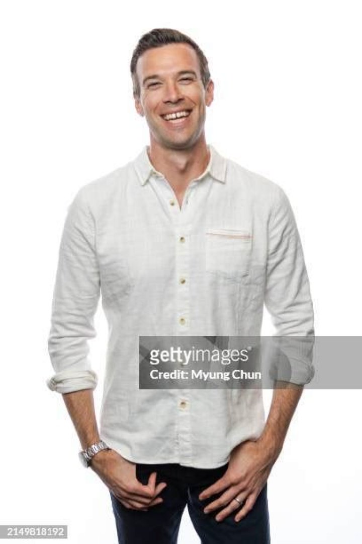 Fame | Jon Favreau (speechwriter) net worth and salary income estimation Mar, 2024