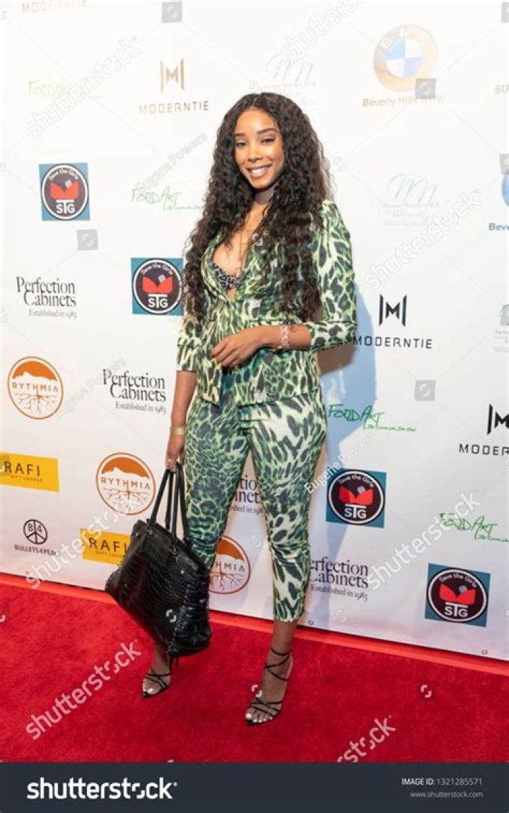 Fame | Kearia Schroeder net worth and salary income estimation Apr, 2024