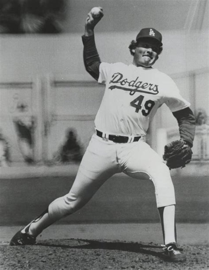 Fame | Tom Niedenfuer net worth and salary income estimation Jan, 2024