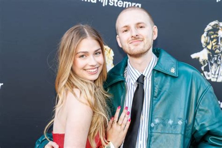 Fame | Valerie van Heest net worth and salary income estimation Jan, 2024