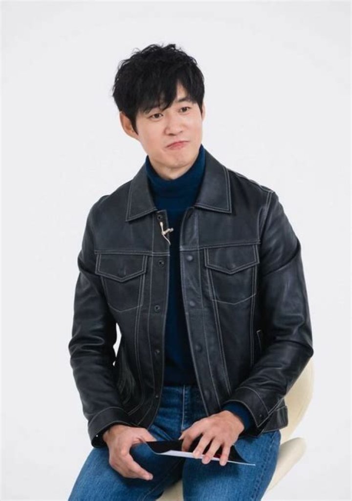 Fame | Yoo Jun-sang net worth and salary income estimation Apr, 2024