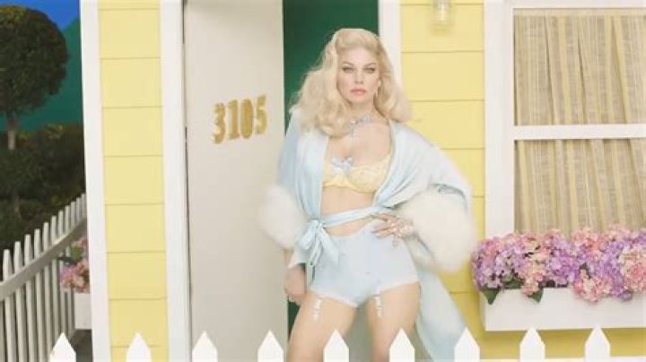 Fergie releases "M.I.L.F. $" music video