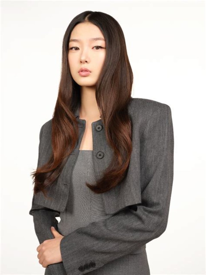 Go Yoon - Net Worth, Age, Height, Birthday, Bio, Wiki!