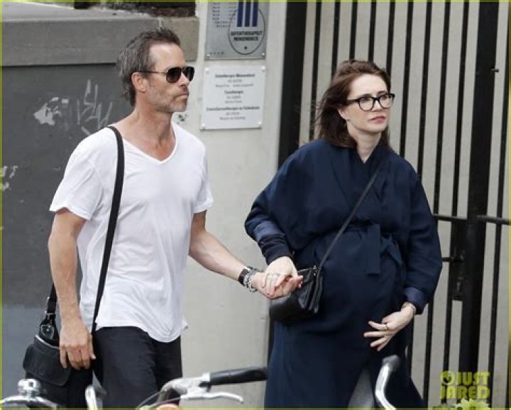 Guy Pearce’s Girlfriend: Who is Guy Pearce Dating?