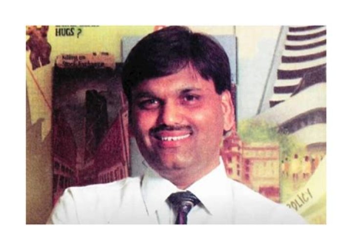 Hemant Dhome’s biography, net worth, fact, career, awards and life story