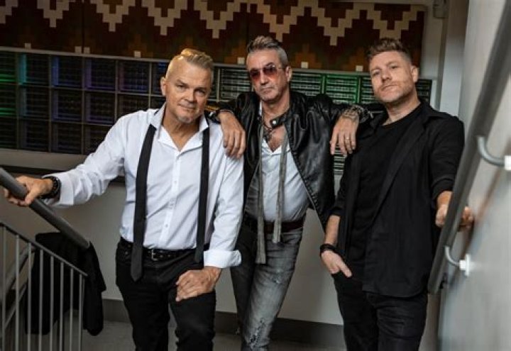 HIT ALERT: 'Amanda' Aliens Don't Ring Doorbells