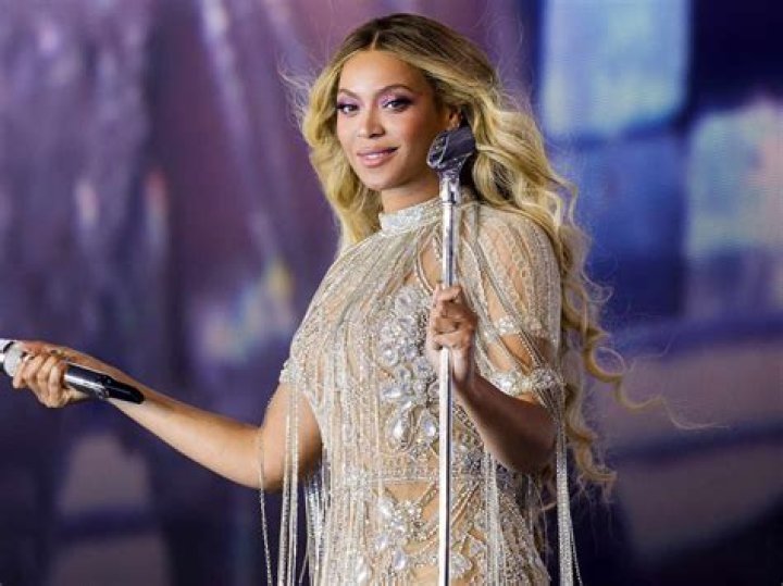 How much was Beyoncé paid in Dubai?