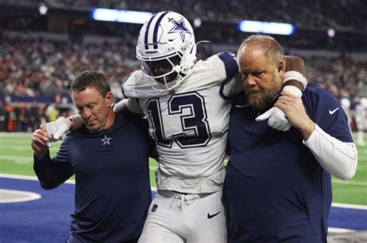How Old Is DeMarvion Overshown? Age And Wikipedia Of The Texas Longhorns Linebacker Explored