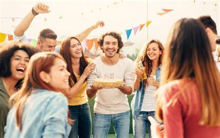 How to throw the best surprise party for your BFF