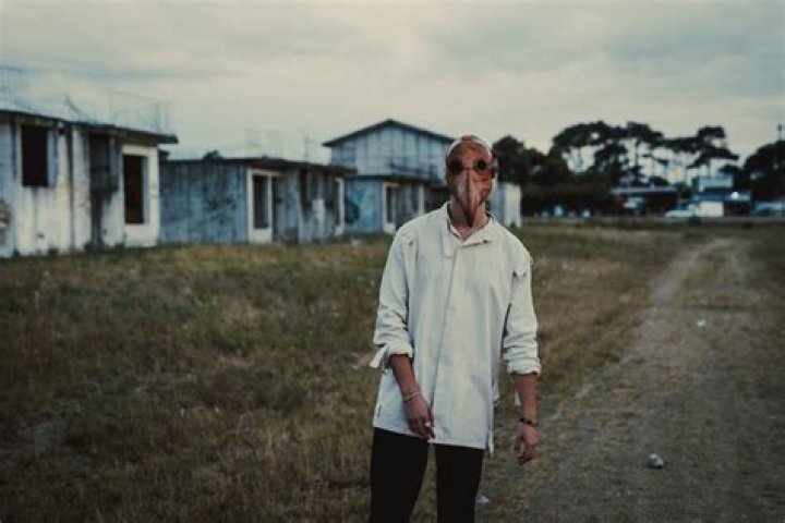 Hozho explores hypnotic power in "Wrong" taken from forthcoming EP ‘Troubles In Paradise’