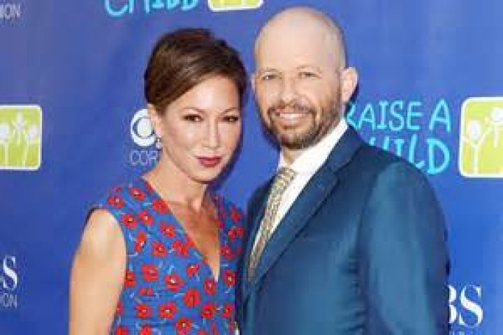 Is Suzanne Cryer Related To Jon Cryer? Sister-Brother Age Gap And Family