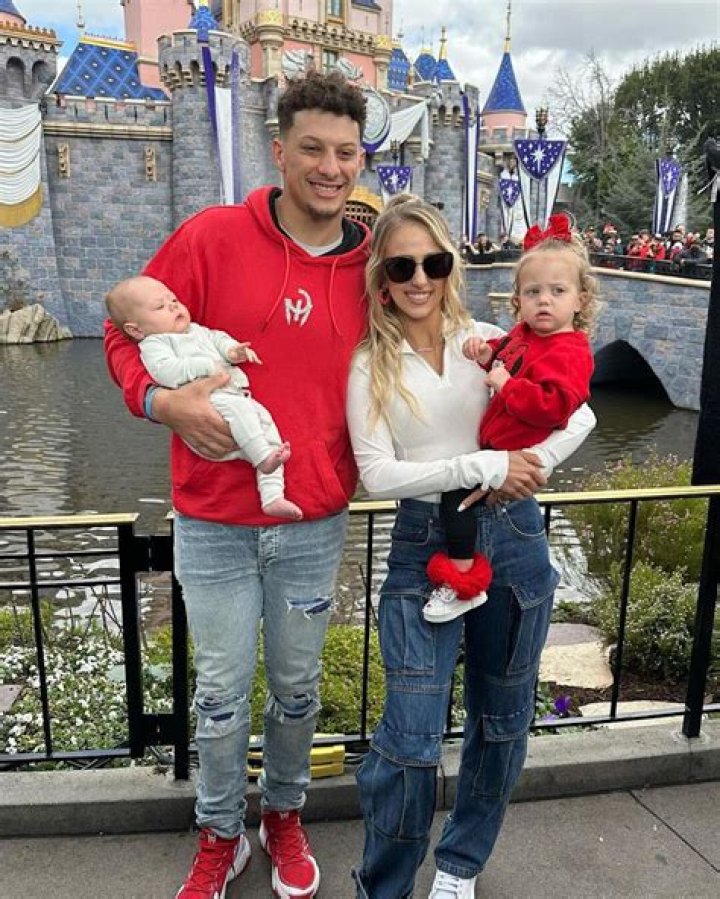Jason Lary- Wiki, Wife, Net Worth, Height