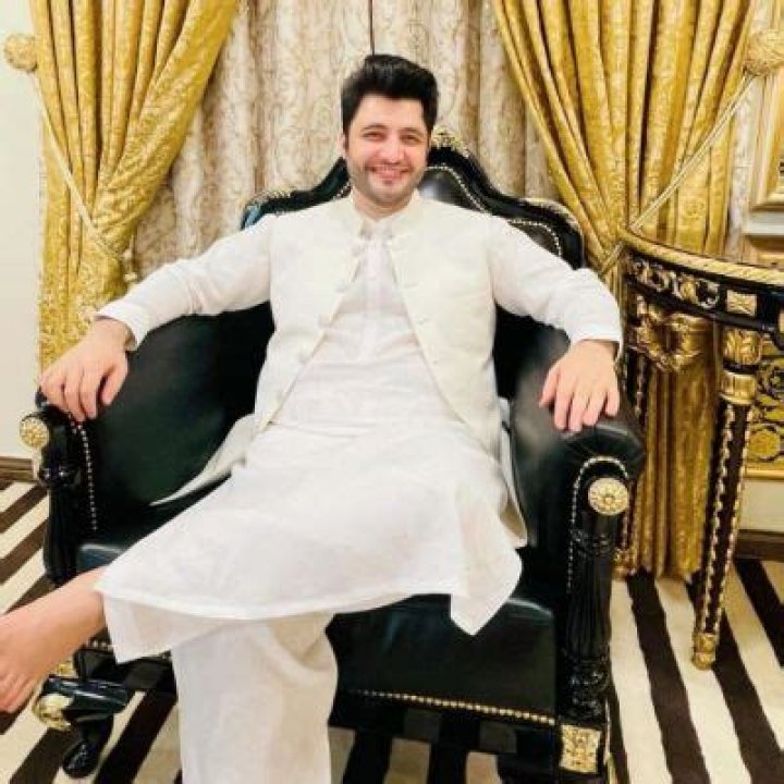 Javed Afridi- Wiki, Age, Ethnicity, Height, Wife, Net Worth, Career
