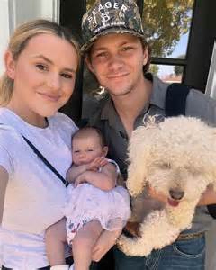 Jenna DeValen’s Girlfriend: Who is Jenna DeValen Dating?