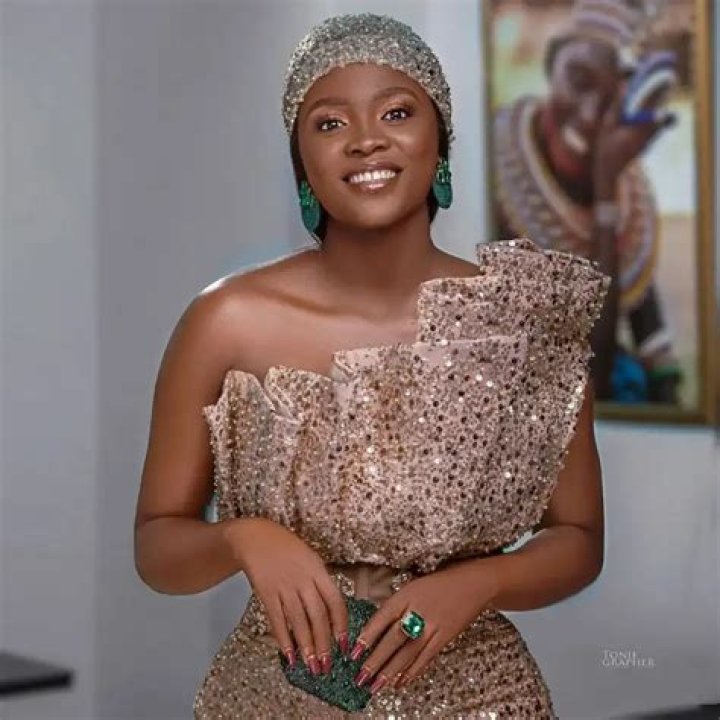 Jenni Frank Biography: Age, Husband, Phone Number, Net Worth, Songs, TikTok, Birthday