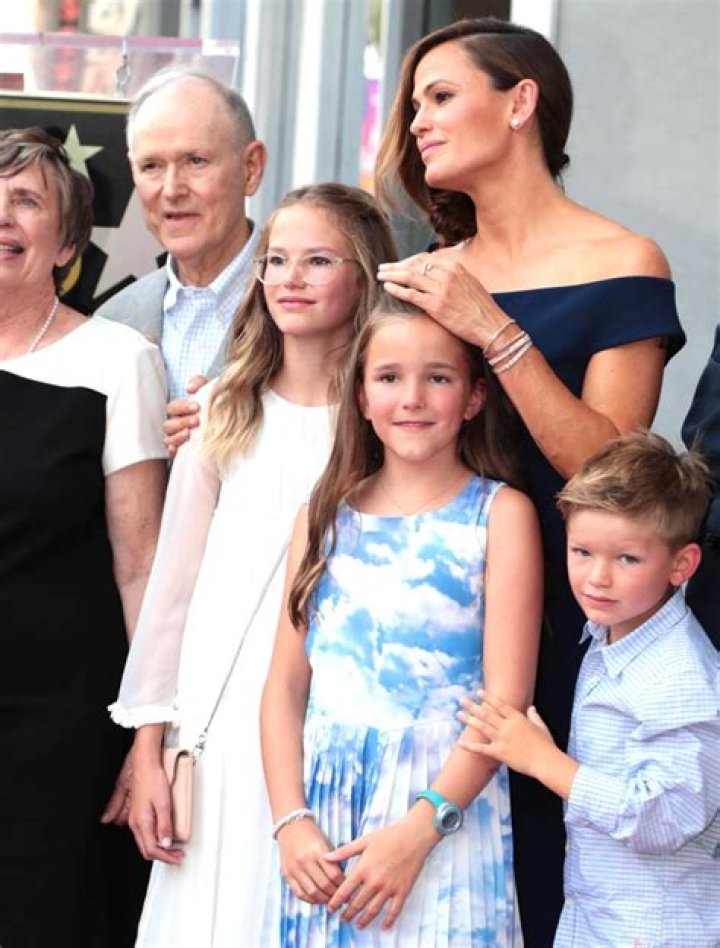 Jennifer Garner Divorce: Ben Affleck’s Alleged Cheating And Affairs Takes A Toll – Blake Lively And Emily Ratajkowski To Blame?