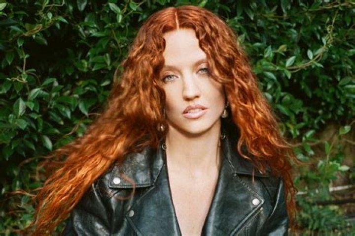 Jess Glynne Biography: Songs & Albums, Age, Instagram, Net Worth, Husband, Parents, Siblings, Boyfriend