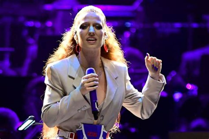 Jess Glynne Celebrates 'Always In Between' Release With HMV Signings