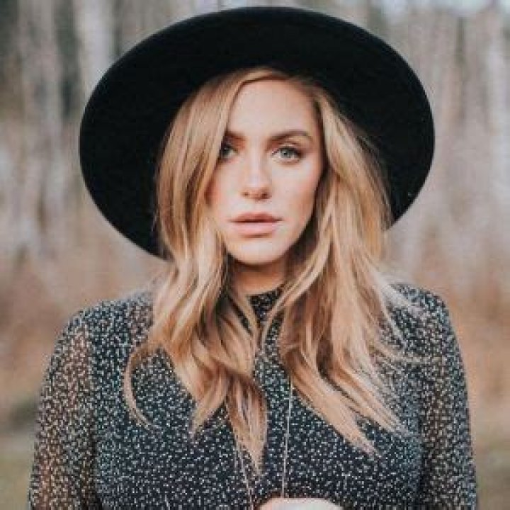 Jessica Sipos Wiki; Age, Married, Family, Height, Movies & Facts