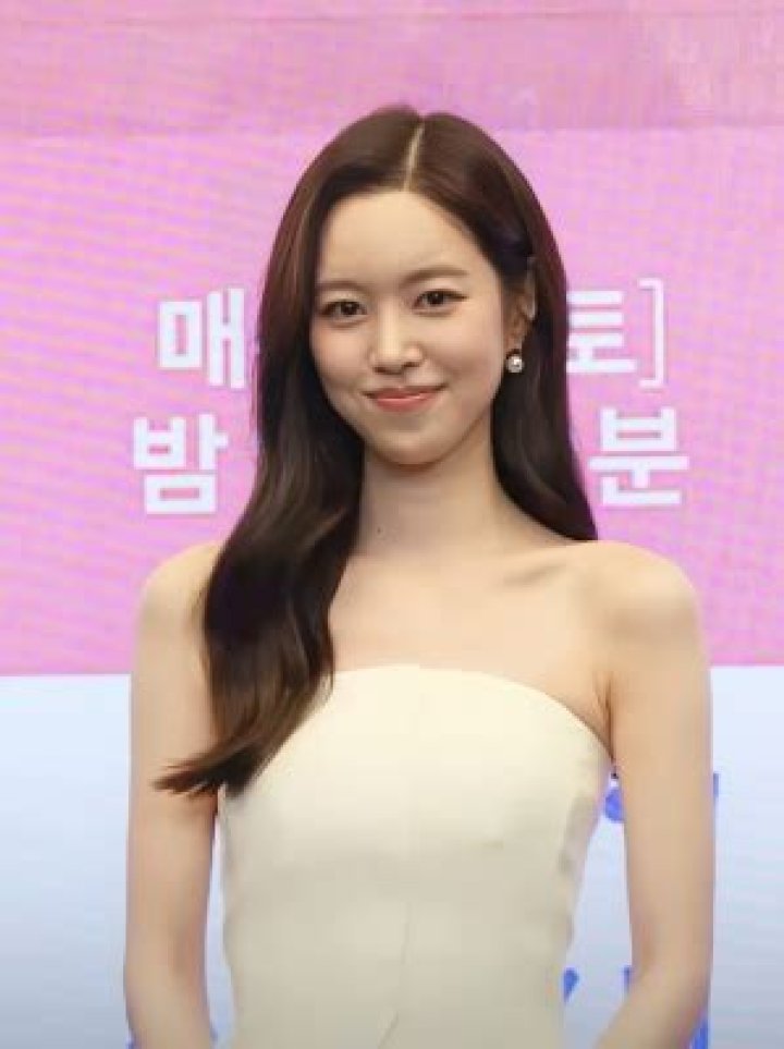 Jin Se-yeon - Net Worth, Age, Height, Birthday, Bio, Wiki!