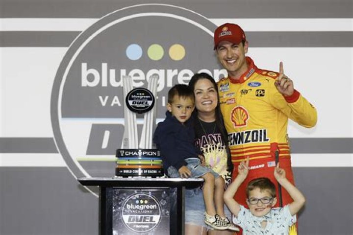 Joey Logano Age, Wiki, Biography, Wife, Children, Salary, Net Worth, Parents