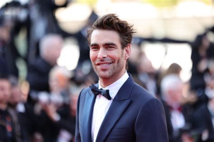 Jon Kortajarena- Age, Net Worth, Height, Girlfriend, Career, Nationality