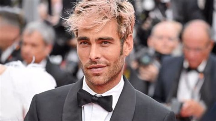 Jon Kortajarena Biography: Wife, Husband, Net Worth, Age, Instagram, Movies, Couple, Height, Wikipedia, Photos, Parents