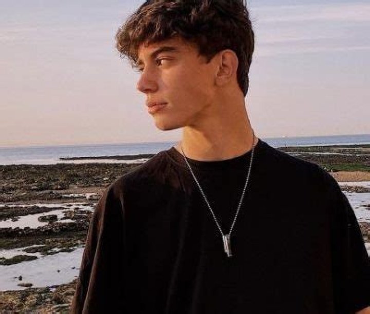 Josh Hewitt- Age, Girlfriend, Net Worth, Height, Ethnicity