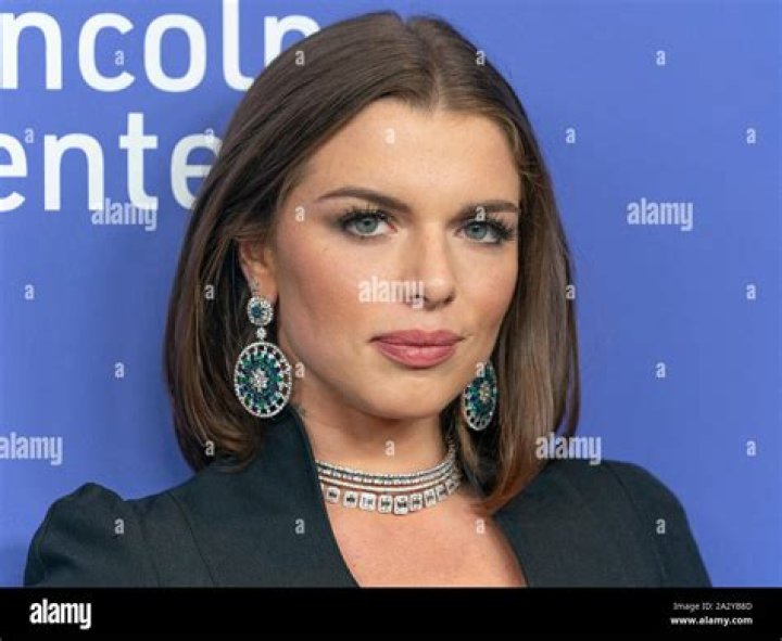 Julia Fox (Uncut Gems’ Star) Wiki, Bio, Age, Height, Boyfriend, Married, Husband, Net Worth!!