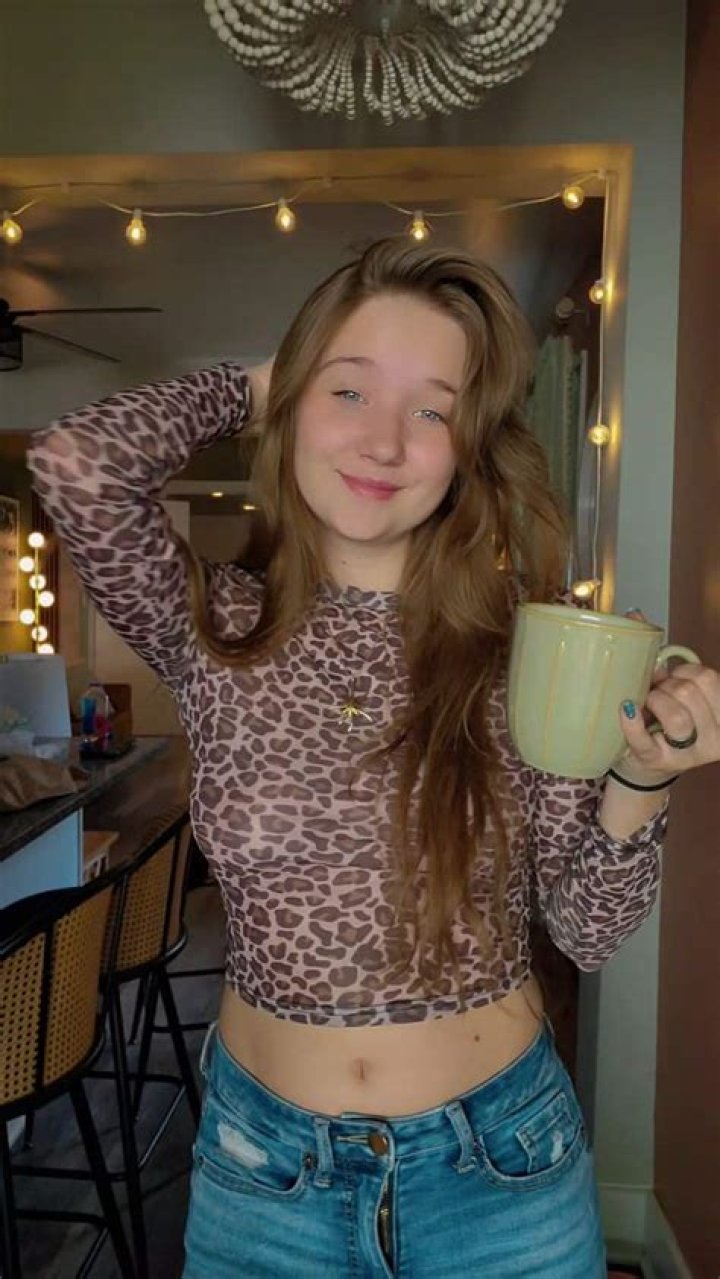 Julia Marino- Bio, Age, Height, Net Worth, Boyfriend, Dating