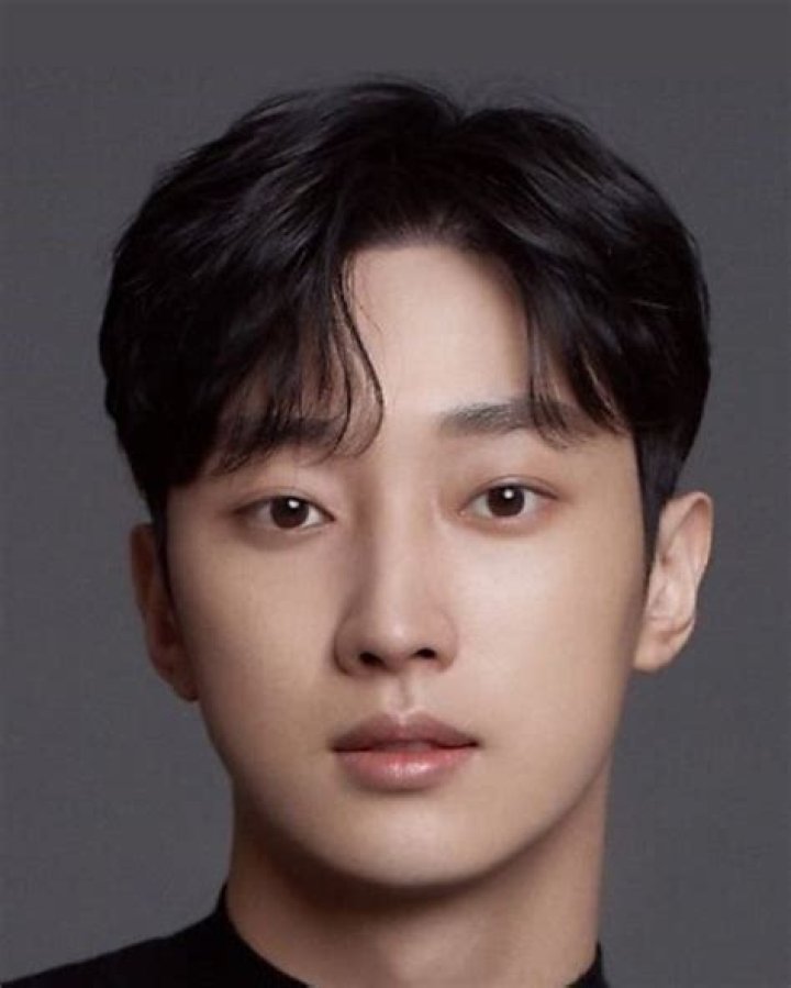 Jung Jin-young Net Worth, Age, Height, Bio, Birthday, Wiki!