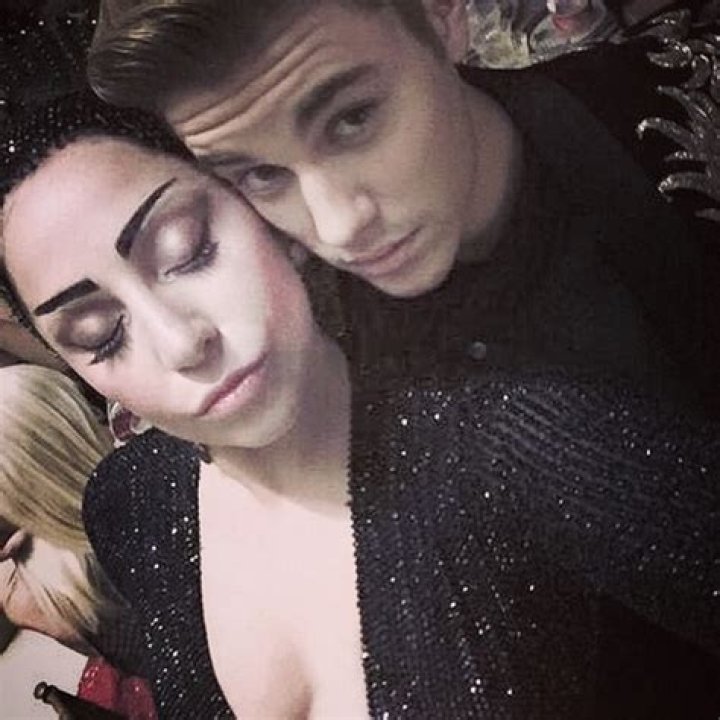Justin Bieber, Lady Gaga Take Epic Selfie On 2015 Met Gala Red Carpet: Mother Monster Reminds Him To Stay Grounded! (PHOTO)