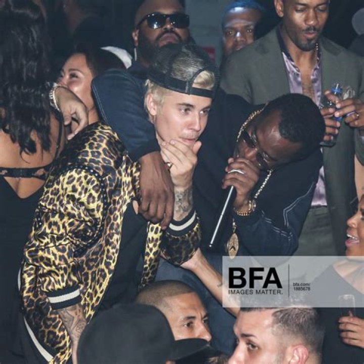 Justin Bieber Parties With Bunnies, Selena Gomez Invited To Playboy Mansion – Coincidence?