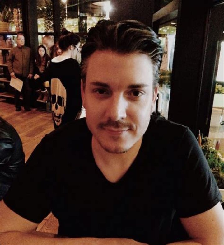 Justin Caine Burnett Net Worth, Age, Height, Bio, Birthday, Wiki!