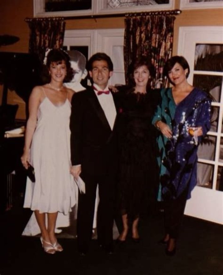 Karen Houghton (Kris Jenner’s Sister) Bio, Wiki, Age, Height, Family, Husband, Facelift, Career, and Net Worth