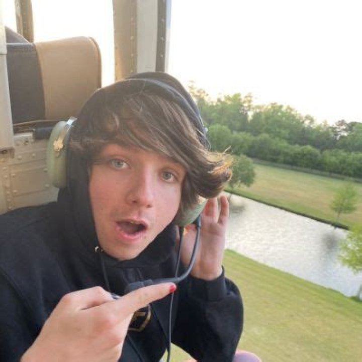 Karl Jacobs- Wiki, Age, Height, Net Worth, Girlfriend, Ethnicity